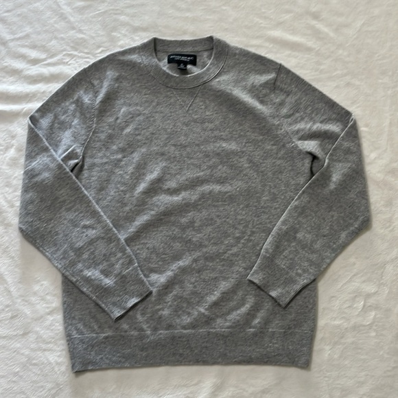 Banana Republic Men's Light Gray Crewneck Sweater - Picture 2 of 8
